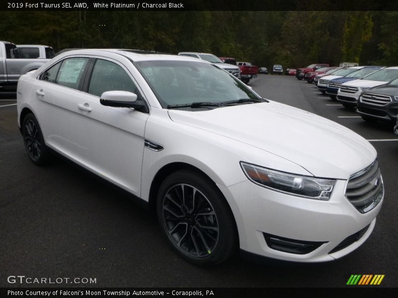 Front 3/4 View of 2019 Taurus SEL AWD