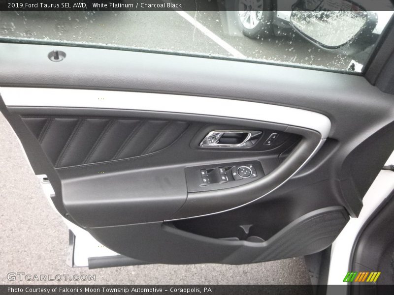 Door Panel of 2019 Taurus SEL AWD