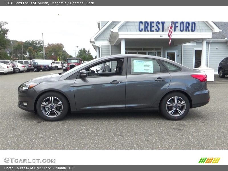 Magnetic / Charcoal Black 2018 Ford Focus SE Sedan