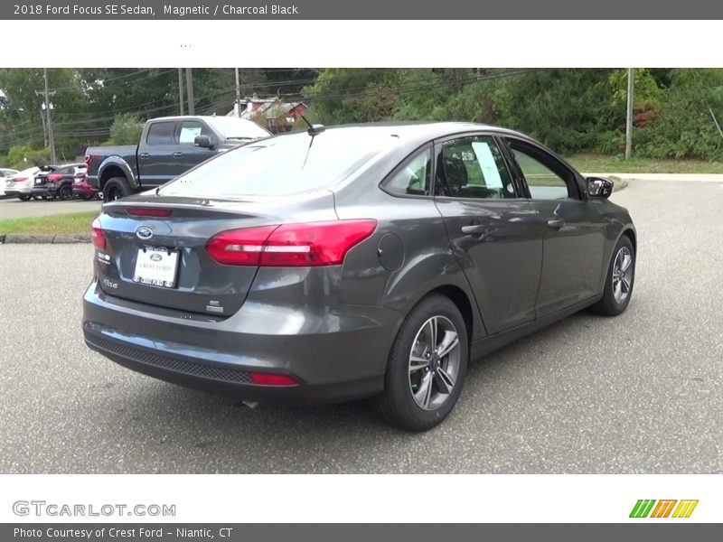 Magnetic / Charcoal Black 2018 Ford Focus SE Sedan