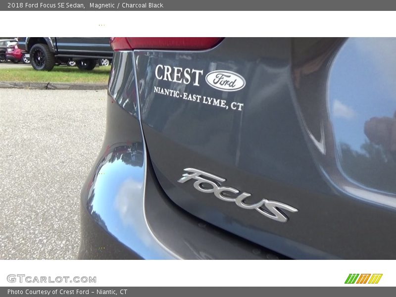Magnetic / Charcoal Black 2018 Ford Focus SE Sedan