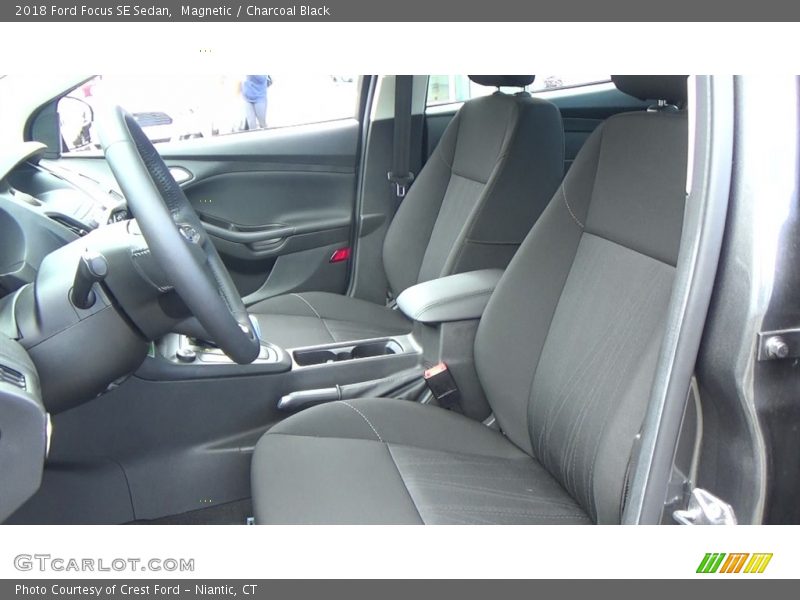 Magnetic / Charcoal Black 2018 Ford Focus SE Sedan