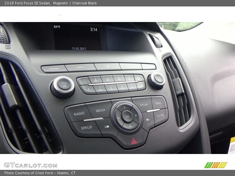 Magnetic / Charcoal Black 2018 Ford Focus SE Sedan