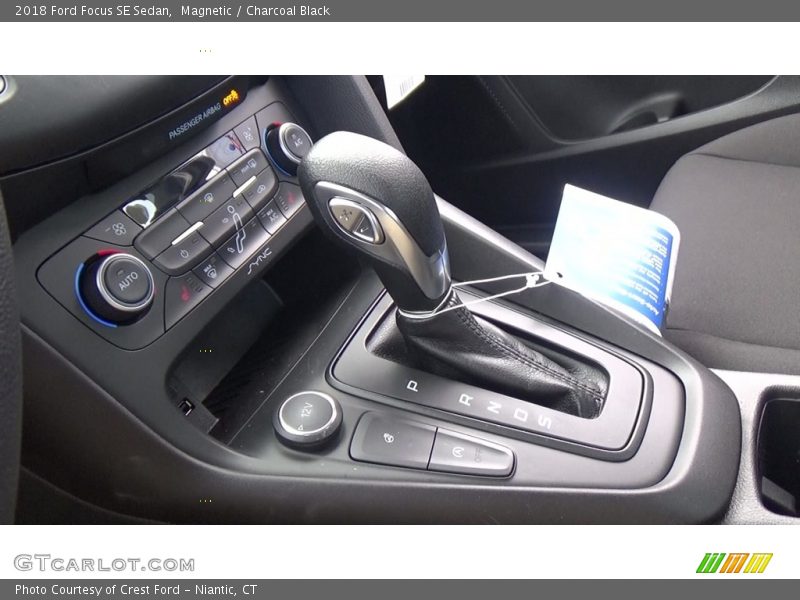Magnetic / Charcoal Black 2018 Ford Focus SE Sedan
