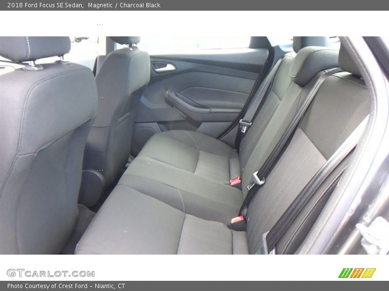 Magnetic / Charcoal Black 2018 Ford Focus SE Sedan