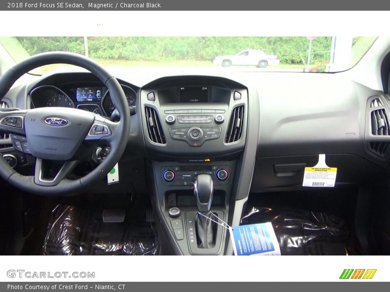 Magnetic / Charcoal Black 2018 Ford Focus SE Sedan