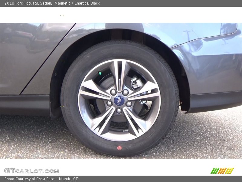 Magnetic / Charcoal Black 2018 Ford Focus SE Sedan