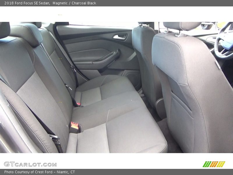 Magnetic / Charcoal Black 2018 Ford Focus SE Sedan