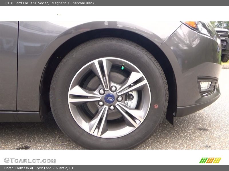 Magnetic / Charcoal Black 2018 Ford Focus SE Sedan