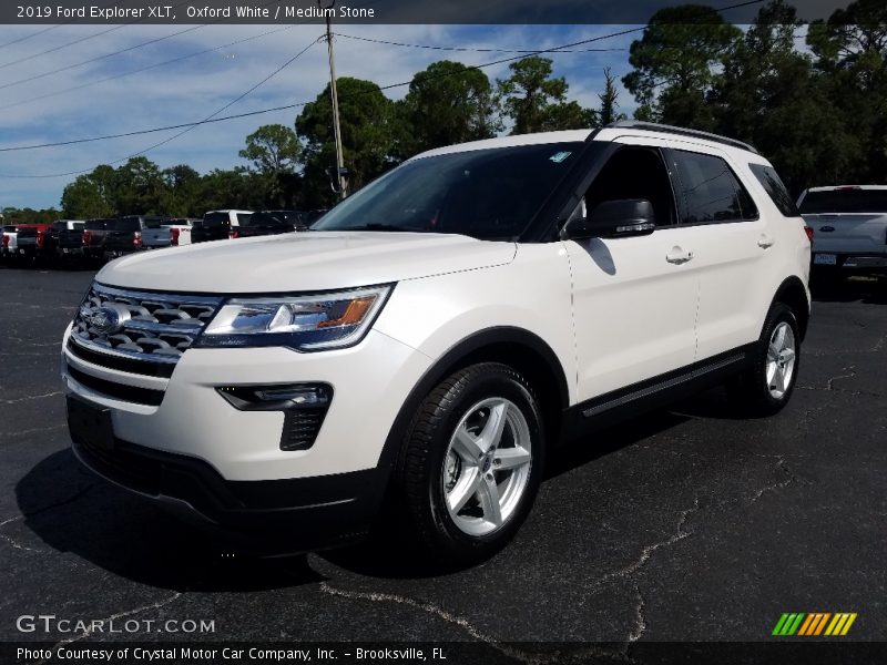 Oxford White / Medium Stone 2019 Ford Explorer XLT