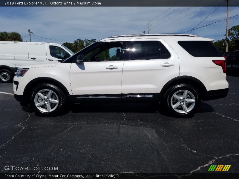 Oxford White / Medium Stone 2019 Ford Explorer XLT