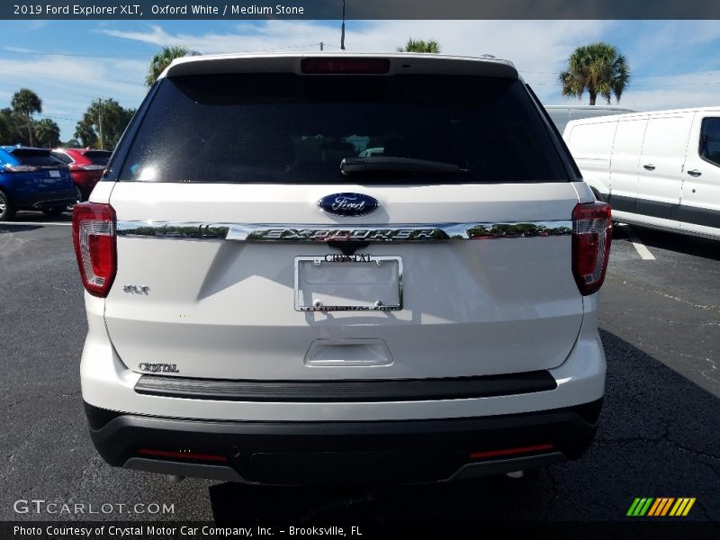 Oxford White / Medium Stone 2019 Ford Explorer XLT