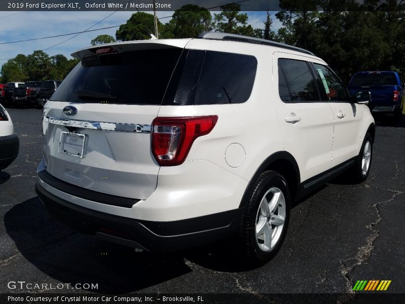 Oxford White / Medium Stone 2019 Ford Explorer XLT