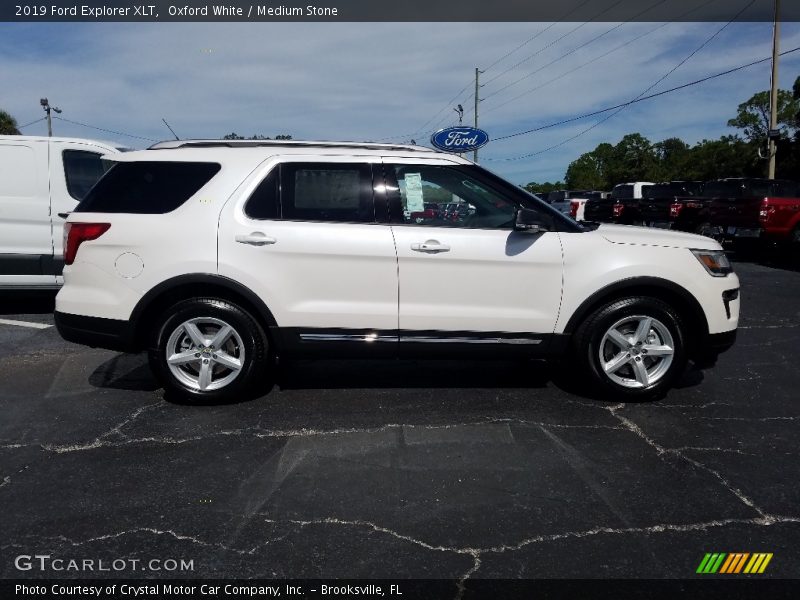 Oxford White / Medium Stone 2019 Ford Explorer XLT