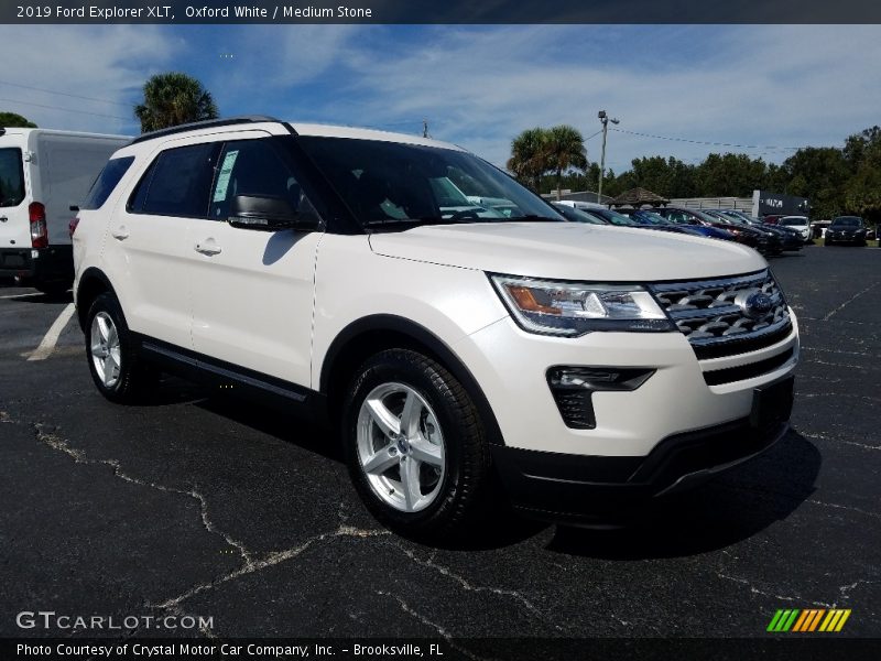 Oxford White / Medium Stone 2019 Ford Explorer XLT