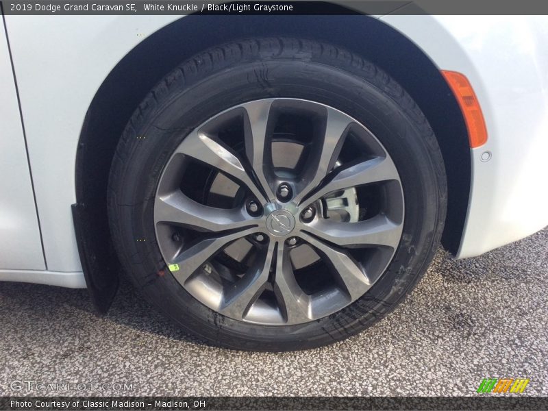 White Knuckle / Black/Light Graystone 2019 Dodge Grand Caravan SE