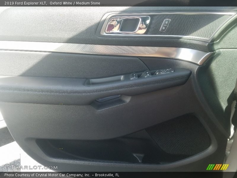 Oxford White / Medium Stone 2019 Ford Explorer XLT