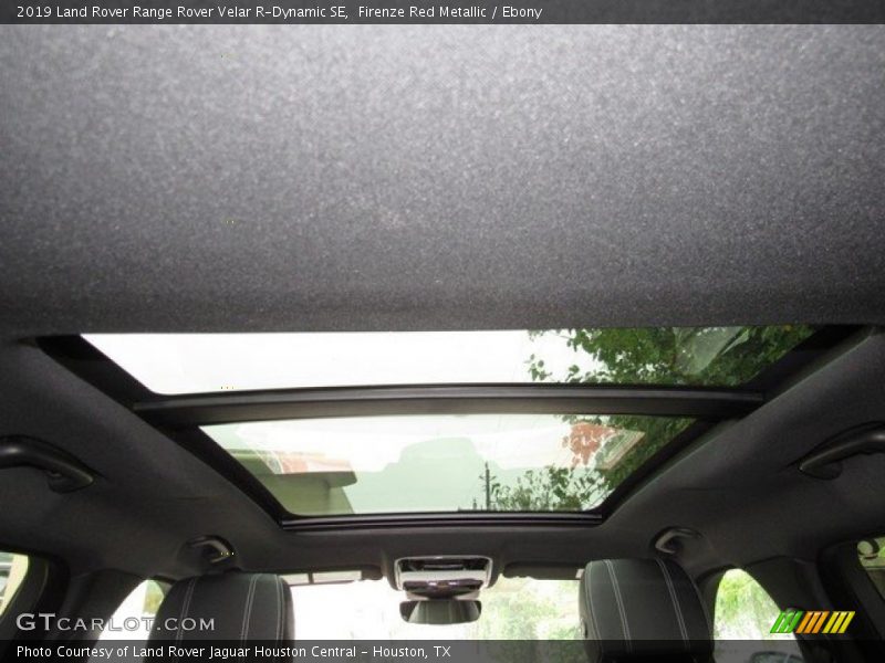 Sunroof of 2019 Range Rover Velar R-Dynamic SE