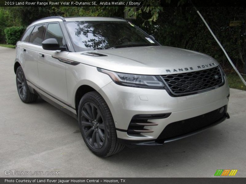 Front 3/4 View of 2019 Range Rover Velar R-Dynamic SE
