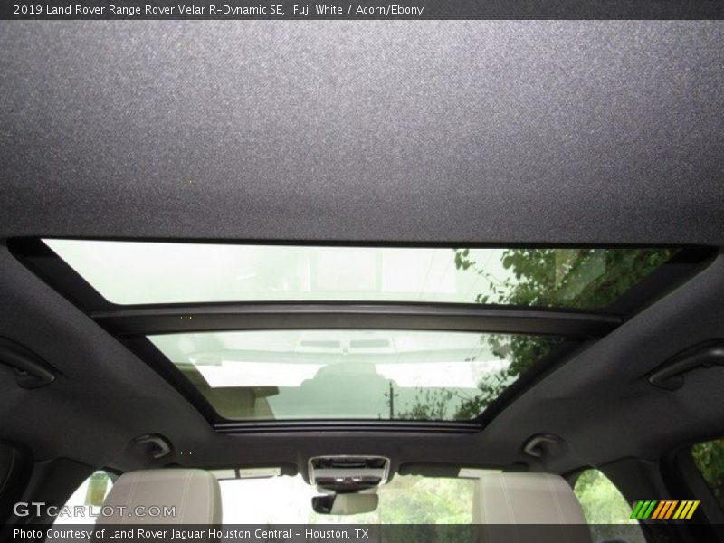 Sunroof of 2019 Range Rover Velar R-Dynamic SE