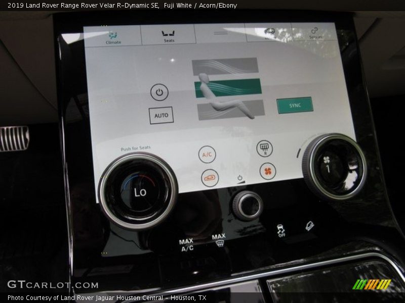 Controls of 2019 Range Rover Velar R-Dynamic SE