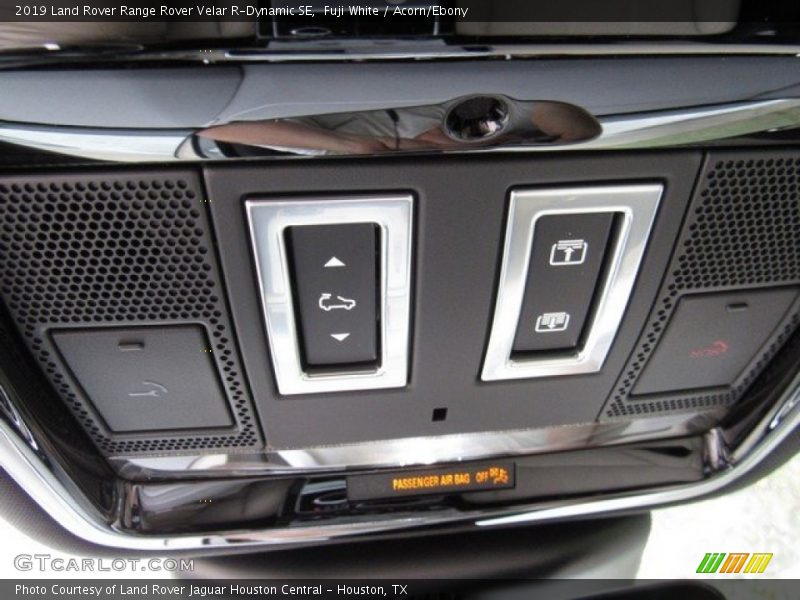 Controls of 2019 Range Rover Velar R-Dynamic SE