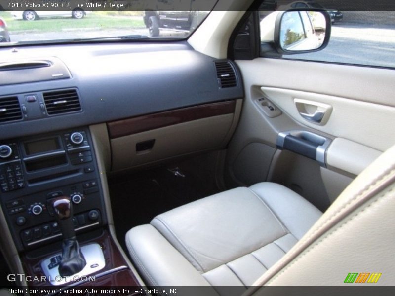 Ice White / Beige 2013 Volvo XC90 3.2