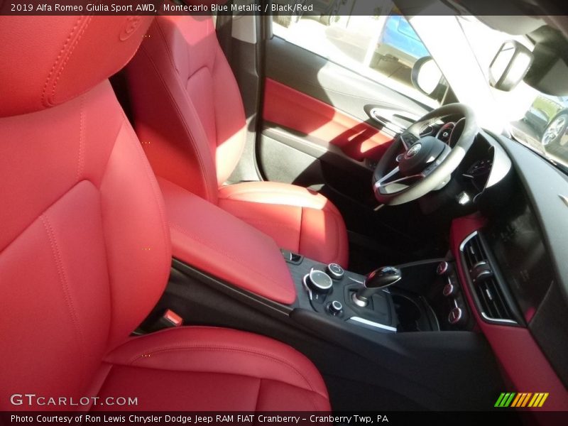 Montecarlo Blue Metallic / Black/Red 2019 Alfa Romeo Giulia Sport AWD