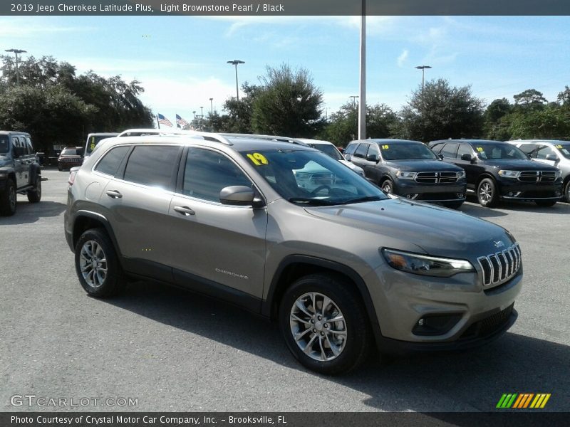 Light Brownstone Pearl / Black 2019 Jeep Cherokee Latitude Plus