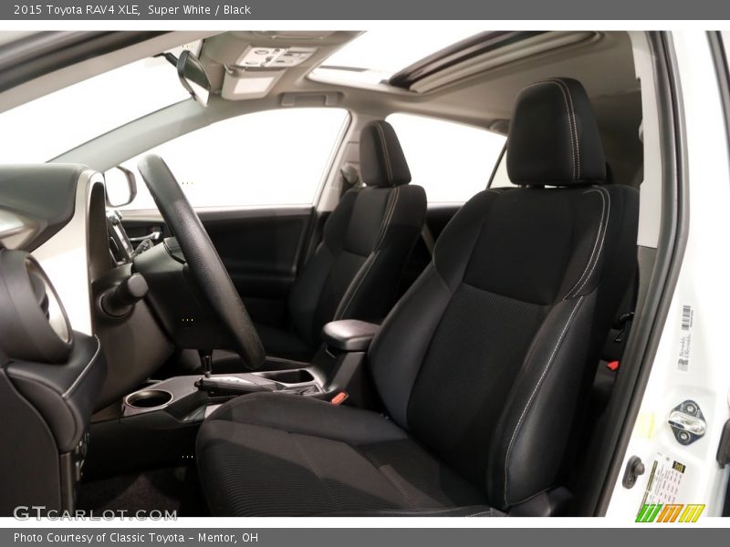 Super White / Black 2015 Toyota RAV4 XLE