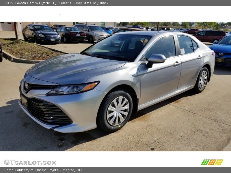 Front 3/4 View of 2019 Camry Hybrid LE