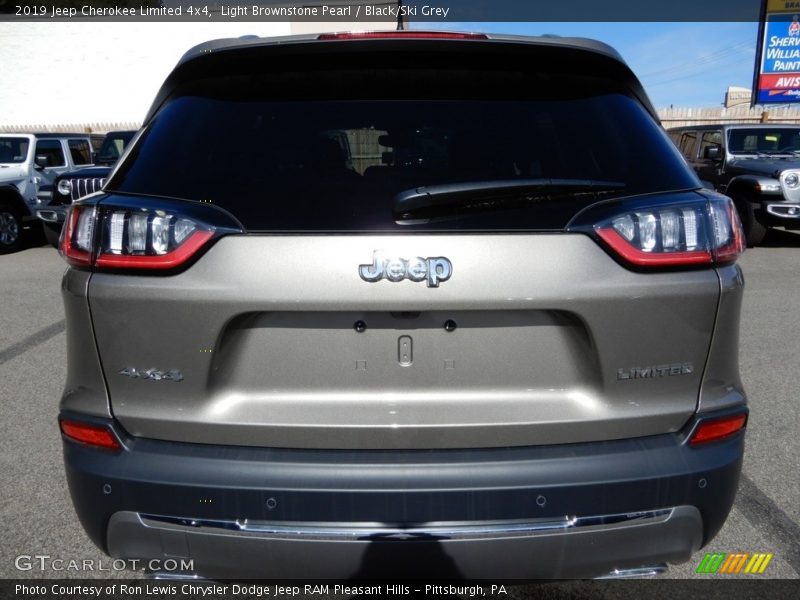 Light Brownstone Pearl / Black/Ski Grey 2019 Jeep Cherokee Limited 4x4