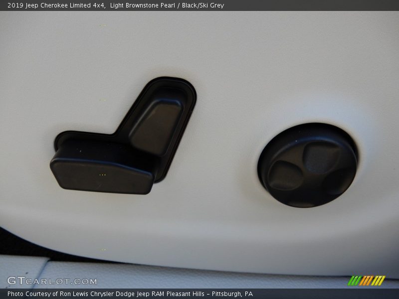 Light Brownstone Pearl / Black/Ski Grey 2019 Jeep Cherokee Limited 4x4