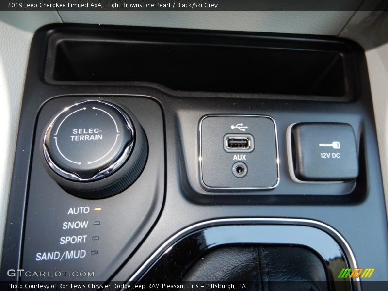 Light Brownstone Pearl / Black/Ski Grey 2019 Jeep Cherokee Limited 4x4