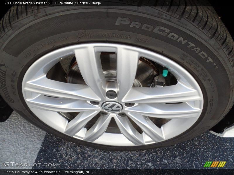 Pure White / Cornsilk Beige 2018 Volkswagen Passat SE