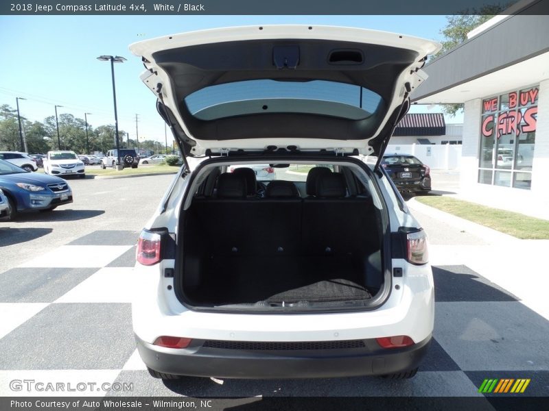 White / Black 2018 Jeep Compass Latitude 4x4