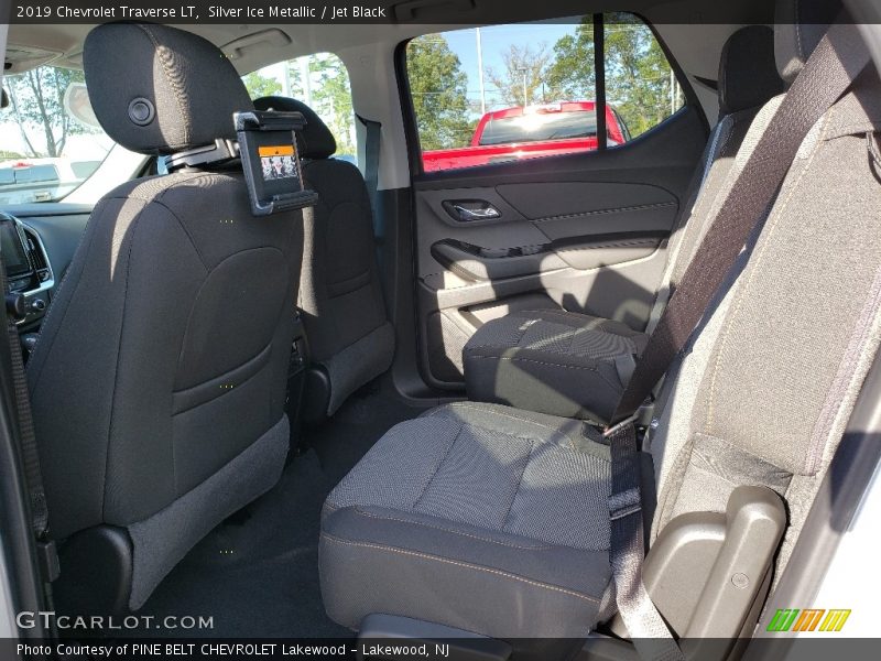 Silver Ice Metallic / Jet Black 2019 Chevrolet Traverse LT