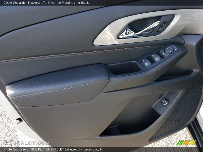 Silver Ice Metallic / Jet Black 2019 Chevrolet Traverse LT