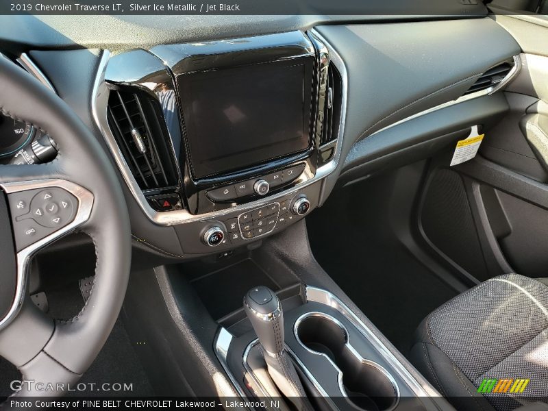 Silver Ice Metallic / Jet Black 2019 Chevrolet Traverse LT