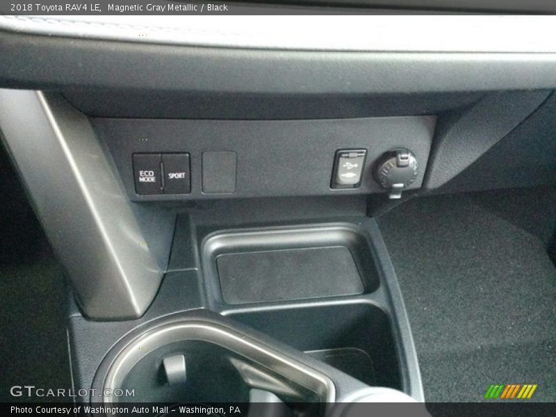 Magnetic Gray Metallic / Black 2018 Toyota RAV4 LE