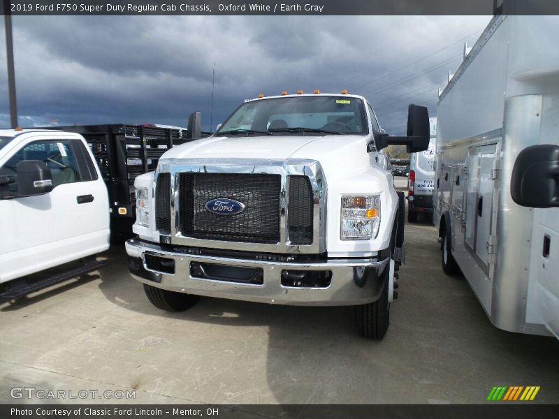 Oxford White / Earth Gray 2019 Ford F750 Super Duty Regular Cab Chassis