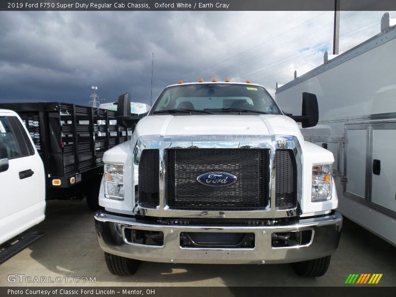 Oxford White / Earth Gray 2019 Ford F750 Super Duty Regular Cab Chassis