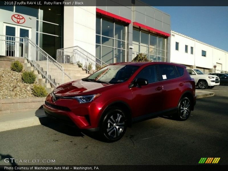 Ruby Flare Pearl / Black 2018 Toyota RAV4 LE