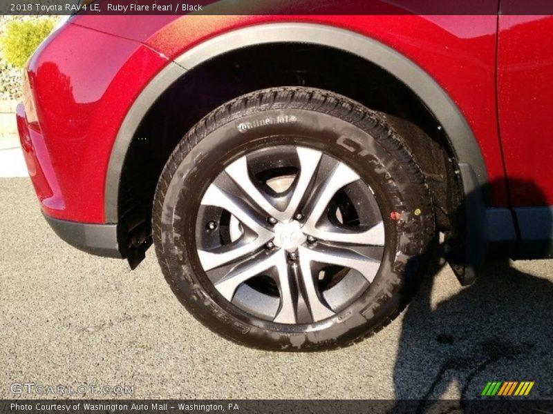 Ruby Flare Pearl / Black 2018 Toyota RAV4 LE
