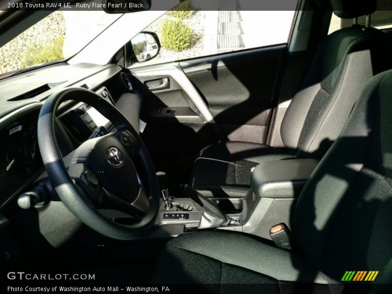 Ruby Flare Pearl / Black 2018 Toyota RAV4 LE