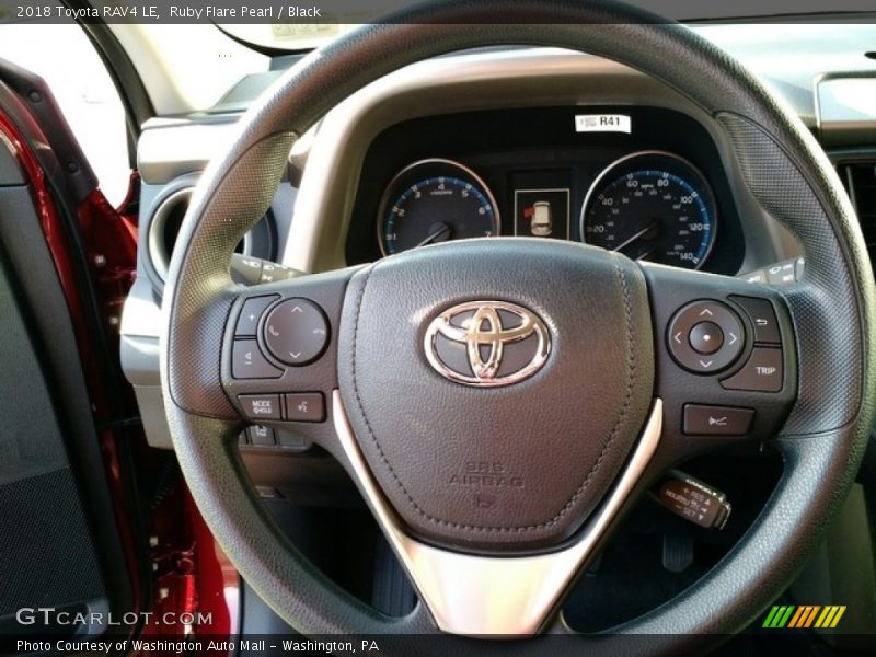 Ruby Flare Pearl / Black 2018 Toyota RAV4 LE