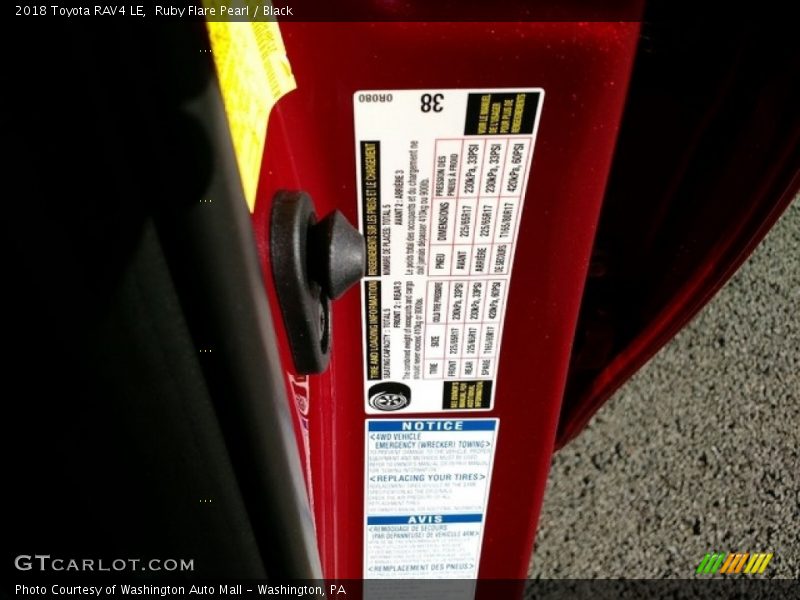 Ruby Flare Pearl / Black 2018 Toyota RAV4 LE