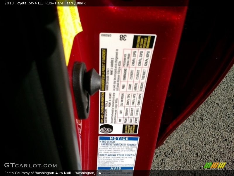 Ruby Flare Pearl / Black 2018 Toyota RAV4 LE