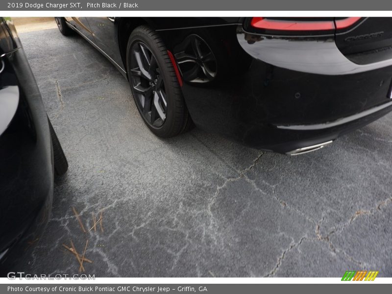 Pitch Black / Black 2019 Dodge Charger SXT