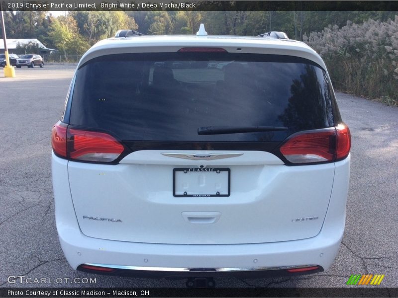 Bright White / Deep Mocha/Black 2019 Chrysler Pacifica Limited